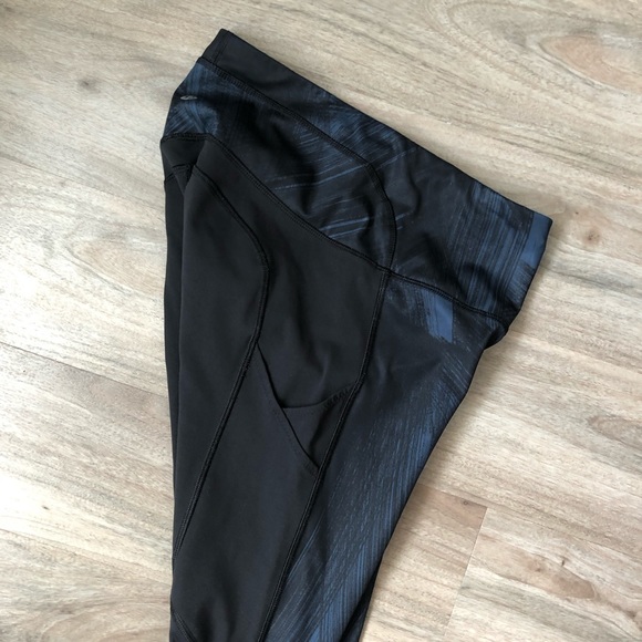 Lululemon Crops Size 4 - Picture 4 of 9